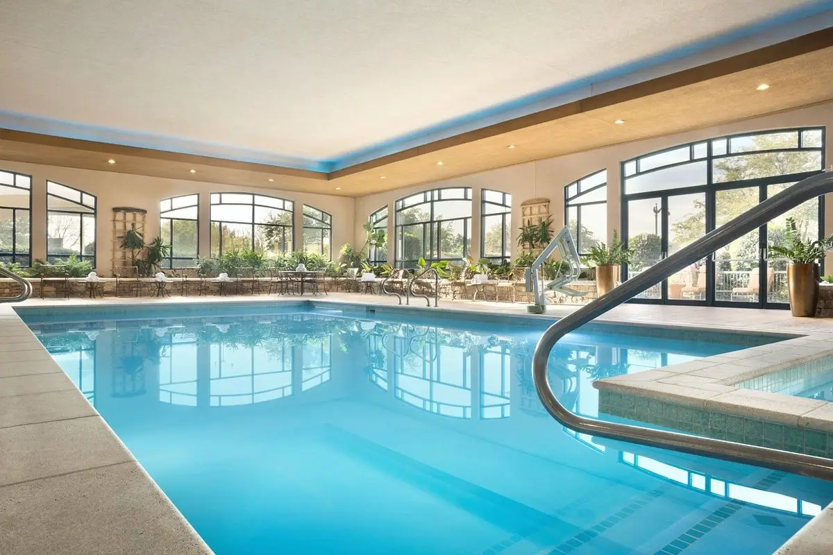 hilton embassy suites grapevine swimming pool area